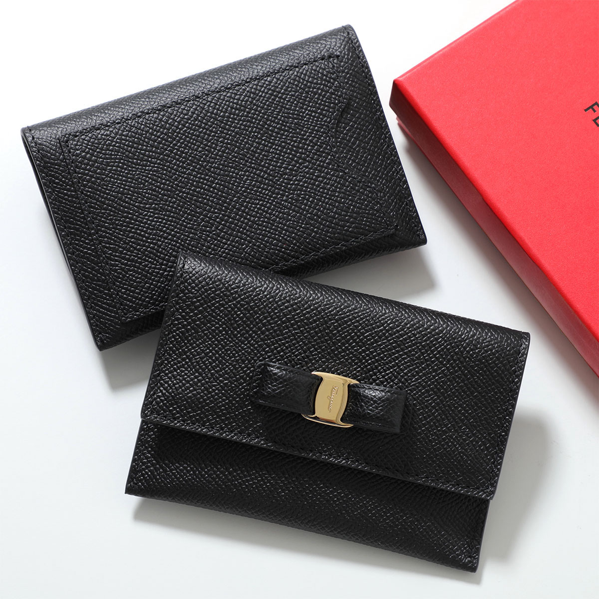 フェラガモ　長財布　パスケース　レディース　リボン　ブラック FERRAGAMO（フェラガモ） カードケース VARA ヴァラリボン 22D155