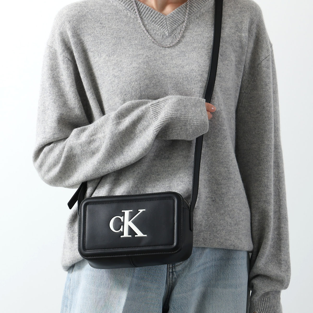 PREMIER Vintage CK Black XLサイズ 未使用品 装飾用 Calvin Klein（カルバン・クライン） ショルダーバッグ BOLD CK CAMERA