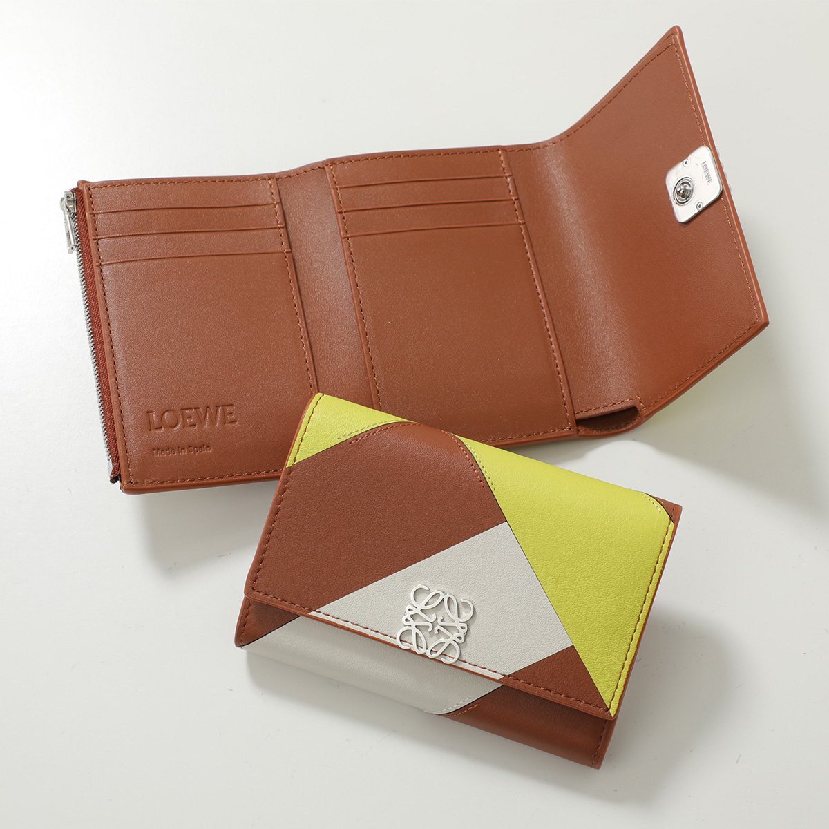 LOEWE（ロエベ） 三つ折り財布 ANAGRAM SMALL VERTICAL WALLET