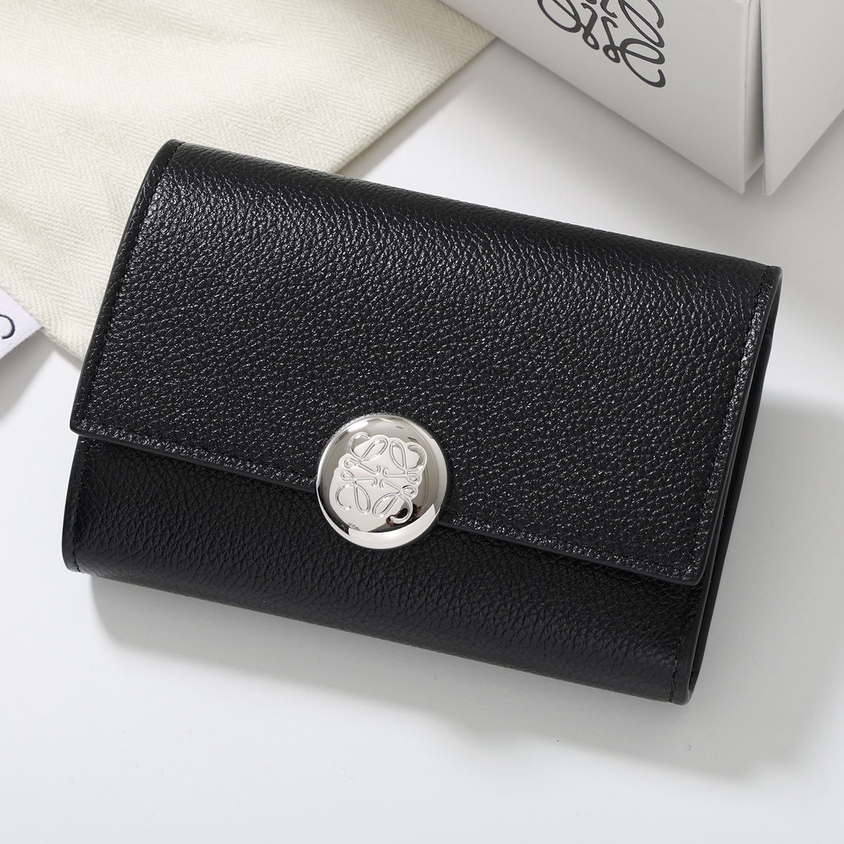 美品★LOEWE アナグラム★三つ折り財布★ （短時間2回使用） LOEWE（ロエベ） 三つ折り財布 PEBBLE SMALL VERTICAL WALLET ぺブル