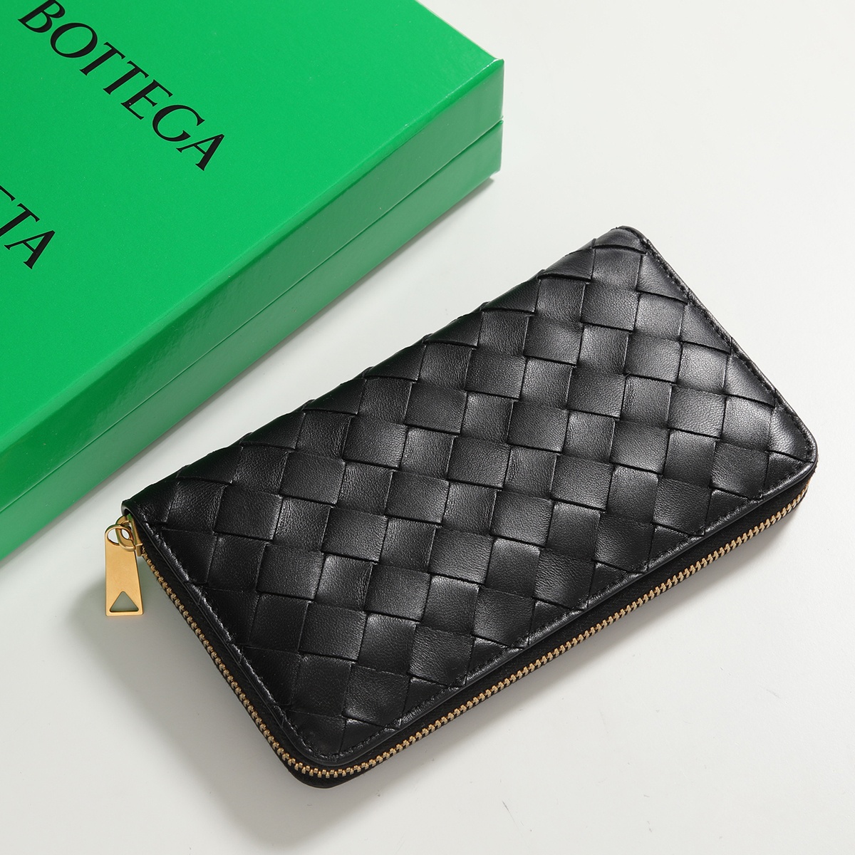 BOTTEGA VENETA（ボッテガ・ヴェネタ） ラウンドファスナー 長財布