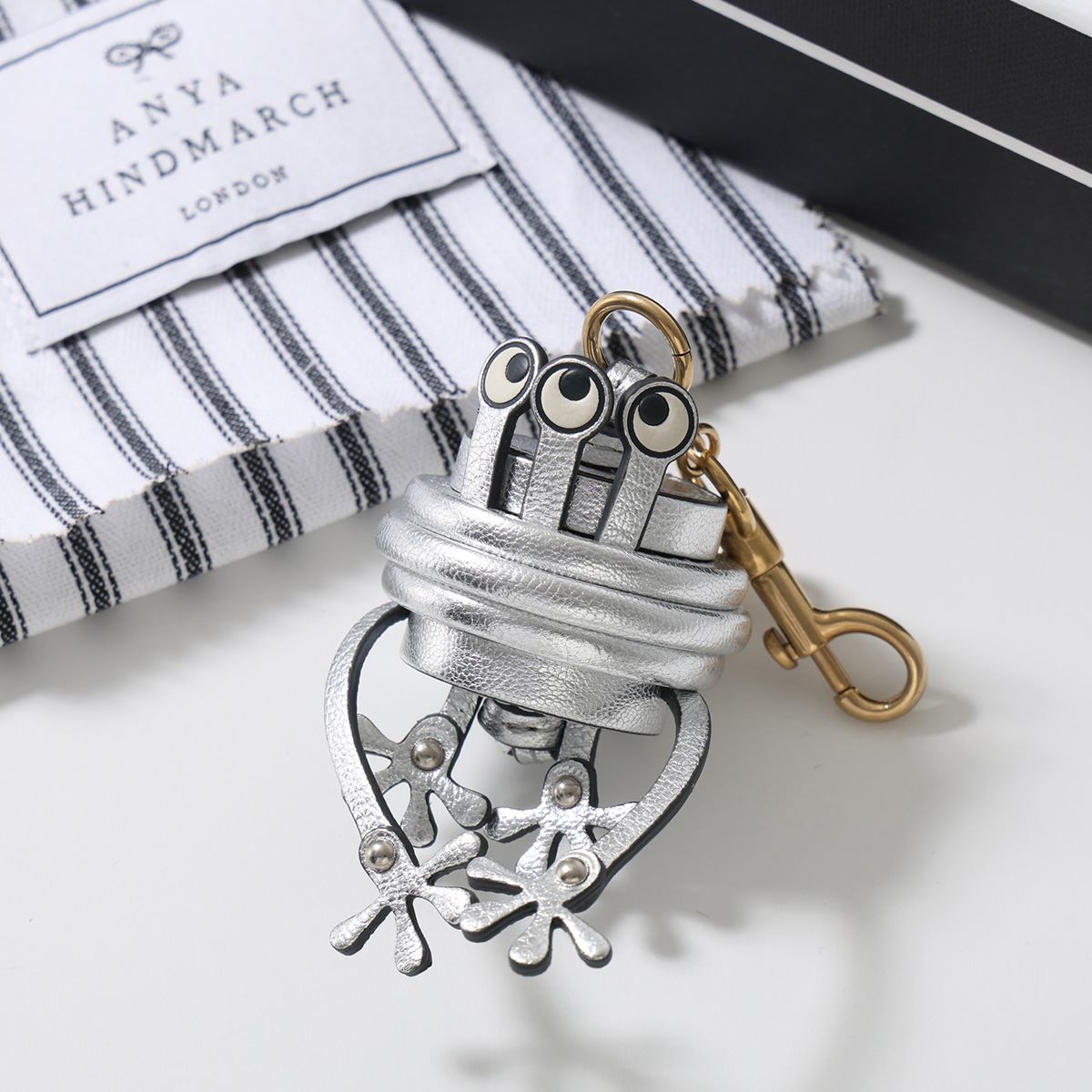 アニヤハインドマーチ　インベーダーアイズ　クラッチバッグ　タッセル　シルバー インポートセレクトmusee - ANYA HINDMARCH(アニヤハインドマーチ