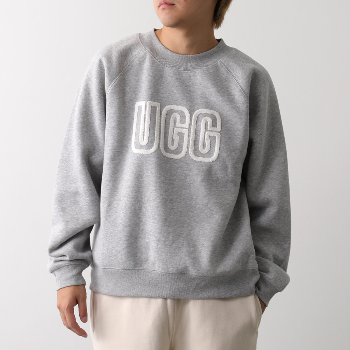 UGG グレー ロゴ トレーナー UGG（アグ） スウェットシャツ Logo Crewneck ロゴ クルーネック