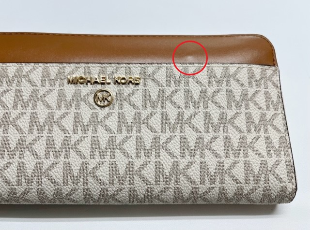 訳あり 箱不良、正面上部に革はがれ、異物感あり MICHAEL KORS