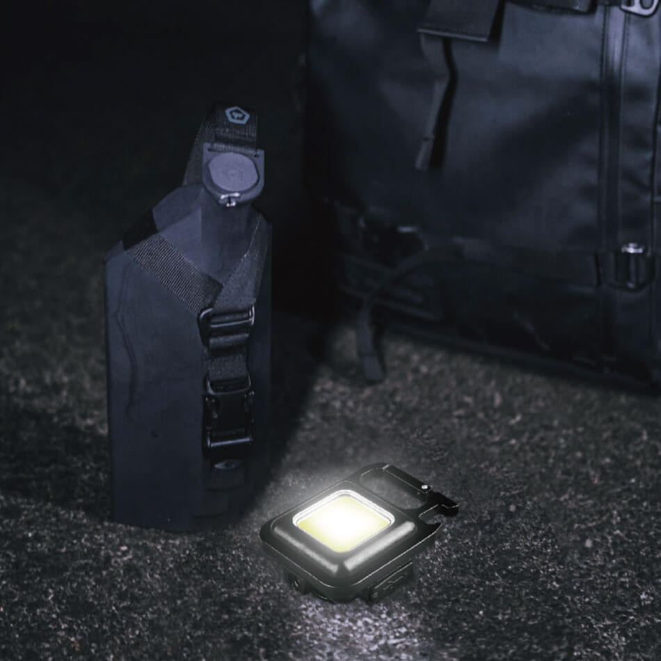 LED投光ライト 小型ライト 防災用 防災グッズ 充電式 カラビナ 小型