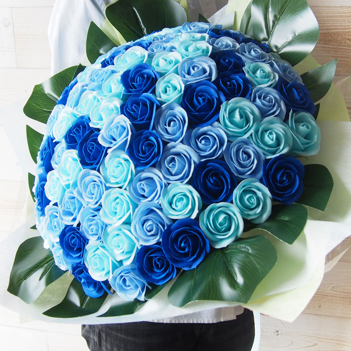 サヴォンローズ（ソープフラワー）花束　S（50本）　青バラ　濃青ラッピング 楽天市場】青いバラの花束 ブルーローズ ソープフラワー 青 花束