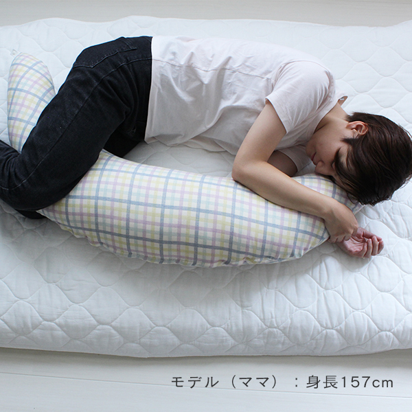抱き枕にもなる大きめサイズの授乳クッション【三日月型】はらぺこあおむし roddyninonino スター チェック