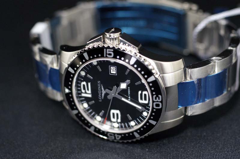 正規品ロンジンlongines 【ハイドロコンクエスト】HydroConquest Alminium bezel　クォーツ　ブラック文字盤　39ミリ　 メンズ【男性用】【L3.730.4.56.6】