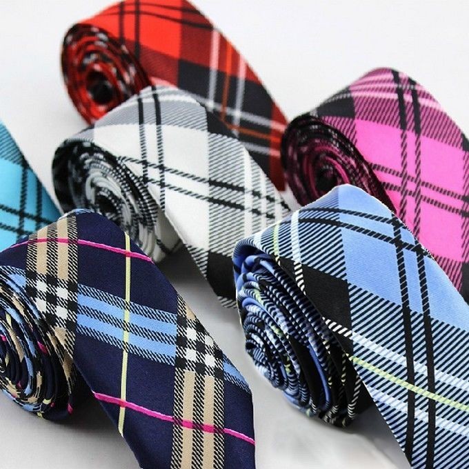 女子高生制服に人気のチェック柄スクールナロータイ