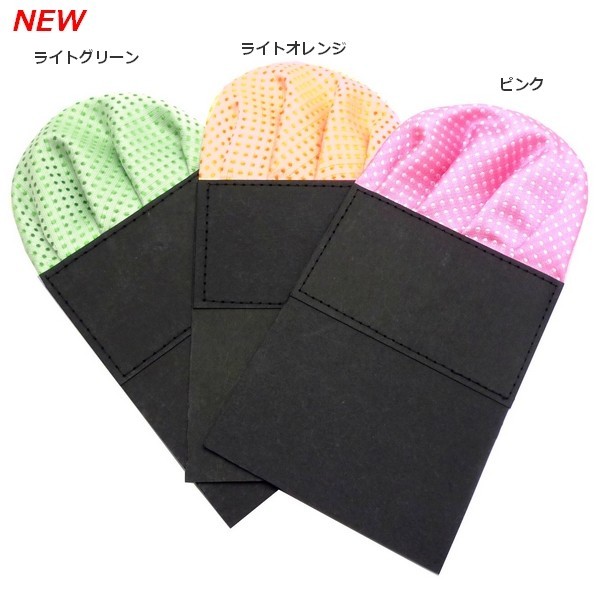 ネクタイと同色でコーディネートを楽しめる