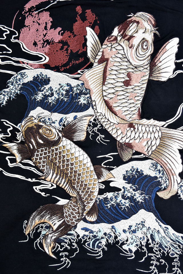 粋 昇り錦鯉半袖Tシャツ 絡繰魂 252042 和柄 和風 コイ 刺繍 からくり 