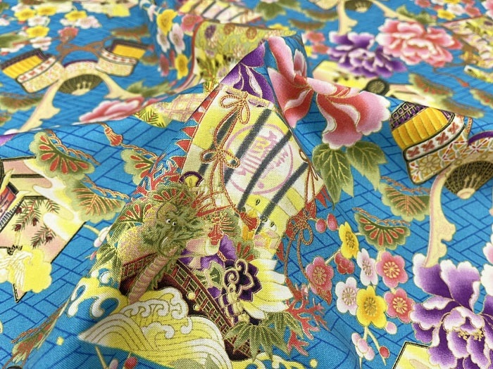 濃紺の布地に馬(額縁なし) 和柄生地 着物風 花と兜と宝船 シーチング 和調 和柄 布 1m単位