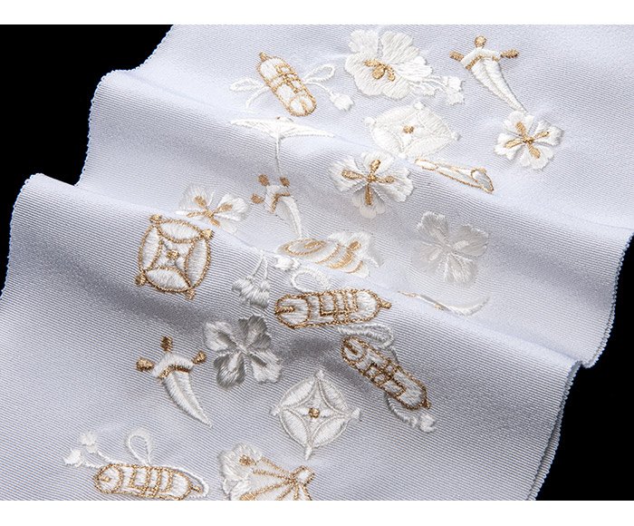 Ｓお仕立て上がり正絹長襦袢　白地に松、宝尽くし模様の刺繍等 長襦袢：宝尽くし刺繍｜着物（きもの）の通販 京都wabitas（ワビタス）
