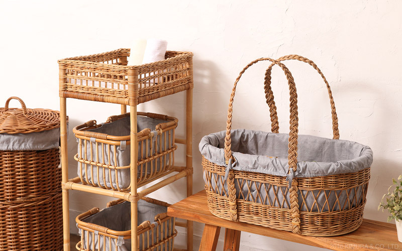 アンティーク籐のカゴバスケット犬のキャリーにも素敵持ち手は革製で部屋のインテリア アンティーク籐のカゴバスケット犬のキャリーにも素敵持ち手は革製で