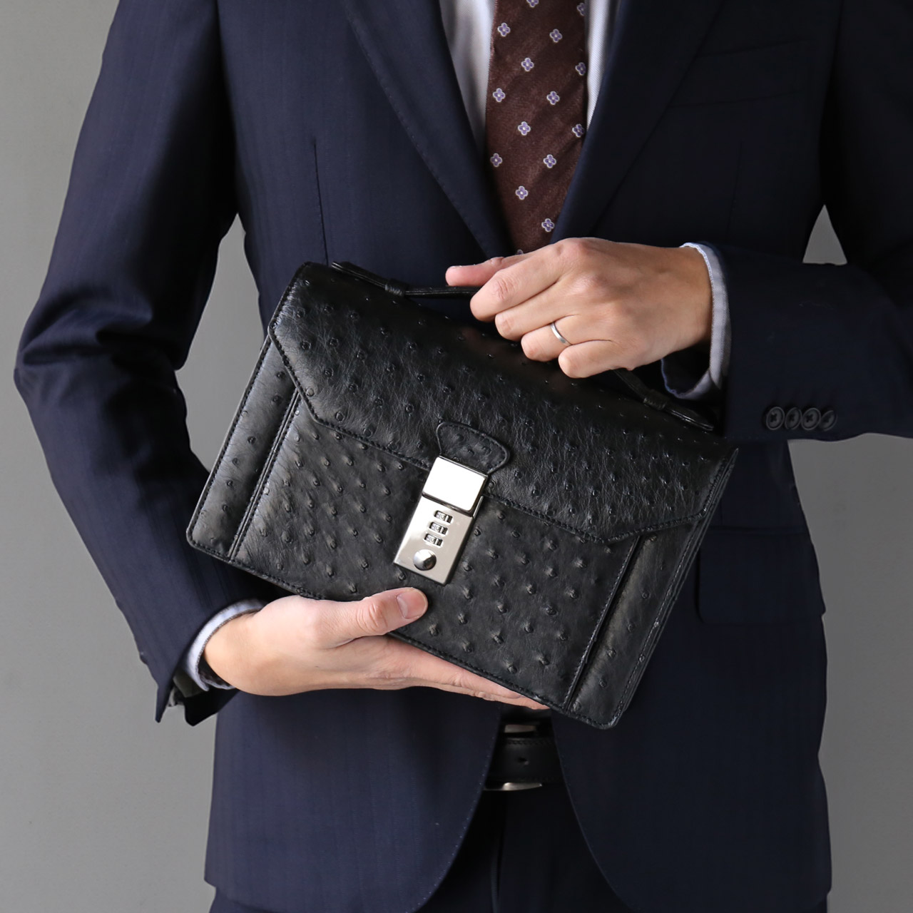 オーストリッチ メンズ セカンドバッグ ダイヤルロック式 日本製 27cm フルポイント ブラック(06001877r) オーストリッチ メンズ セカンドバッグ ダイヤルロック式 日本製 27cm