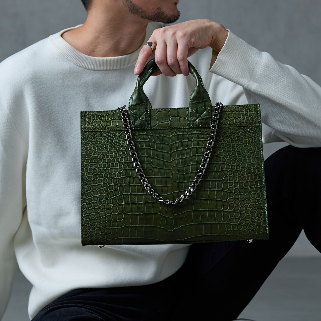 スモール クロコダイル メンズ トートバッグ チェーン付き 日本製 B5 サイズ ポロサス 保証書 付き 男性 本革 鰐革 JRA(06001923r) スモール クロコダイル メンズ トートバッグ チェーン付き 日本製 B5