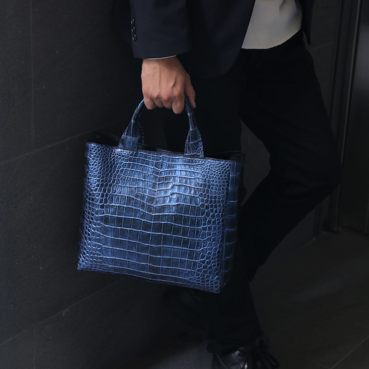 クロコダイル メンズ トートバッグ 日本製 センター取り A4 対応 軽量 マット 加工 鰐革 本革 鞄 保証書 付き JRA プレゼント ギフト(06001942r) クロコダイル メンズ トートバッグ 日本製 センター取り A4 対応 軽量