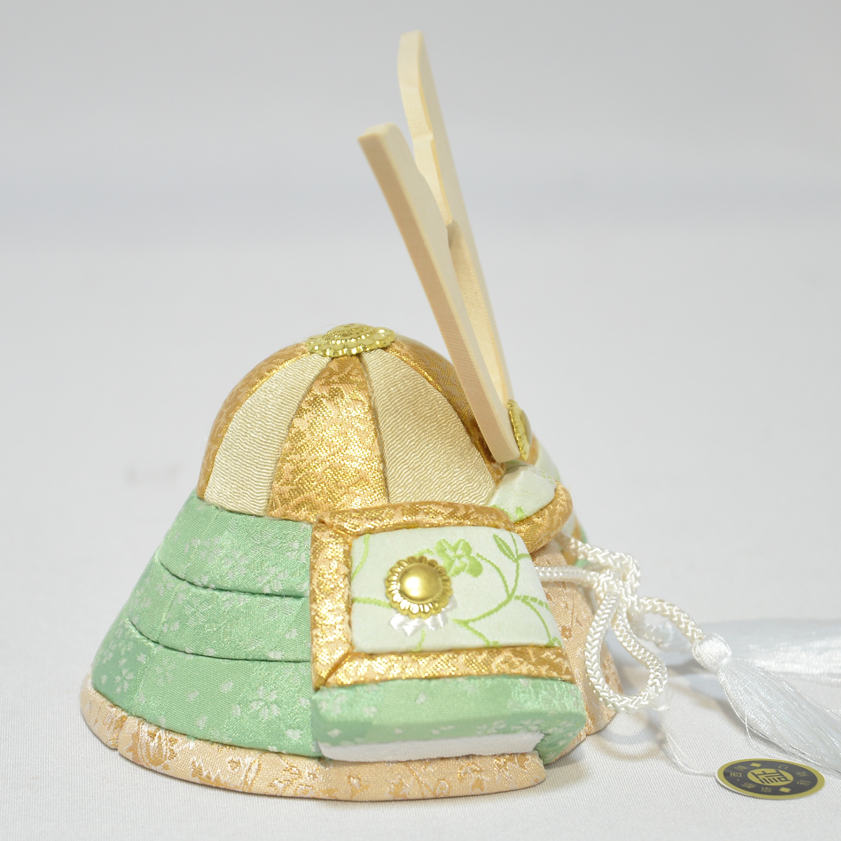 五月人形 コンパクト 芳俊 木目込み兜飾り 木目台屏風 間口27cm 5月