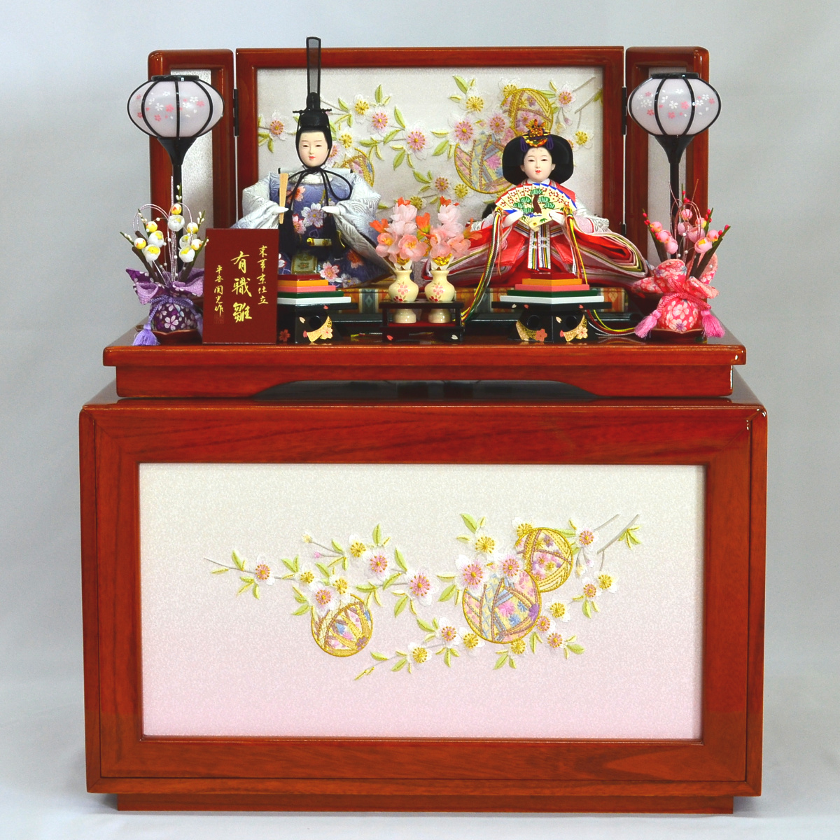 雛人形 収納飾り 親王飾り 平安関光 大和刺繍 しおり 取付済 : 人形の