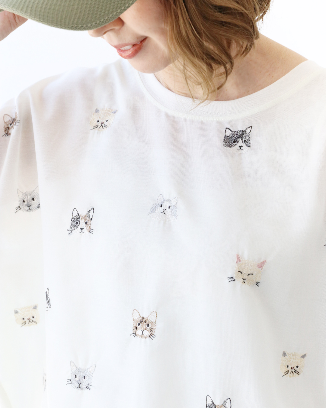 (全4種)にっこり過ごせるお気に入り刺繍トップス 返品送料無料 カットソー トップス Tシャツ 体型カバー 花 野菜 鳥 ネコ 動物 刺繍  半袖 カットソー 伸縮 sanpo kuschel (全4種)にっこり過ごせるお気に入り刺繍トップス