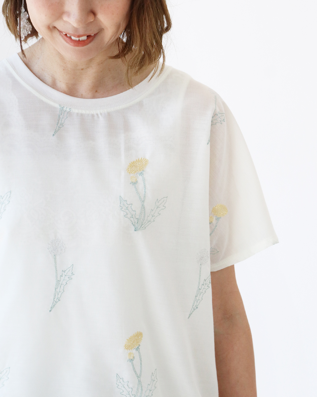 (全4種)にっこり過ごせるお気に入り刺繍トップス 返品送料無料 カットソー トップス Tシャツ 体型カバー 花 野菜 鳥 ネコ 動物 刺繍  半袖 カットソー 伸縮 sanpo kuschel (全4種)にっこり過ごせるお気に入り刺繍トップス
