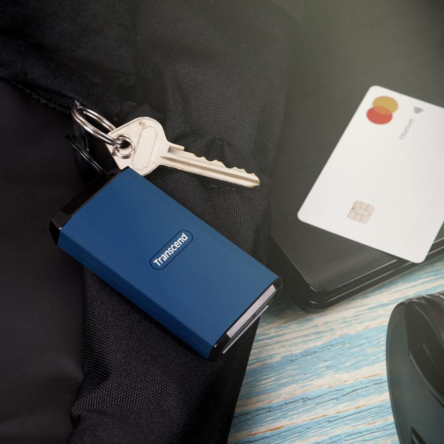 SSD 外付け 2TB ポータブルSSD 最大2000MB/s 小型 耐衝撃 IPX5防水 Type-C / USB A USB20Gbps iPhone16対応 ネイビー Transcend TS2TESD410Cの画像
