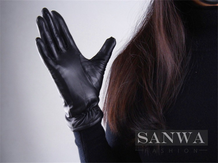 新品❣️10万❣️Dolce & Gabbana 黒 グローブ　手袋　本革 本革手袋 レディース グローブ レザーグローブ レザー手袋 glove