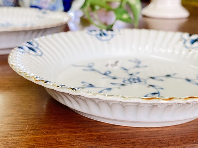 骨董品 アンティーク 渦福銘 花唐草 有田焼 皿 丸皿 染付け 中皿 江戸中期 骨董品 アンティーク 渦福銘 花唐草 有田焼 皿 丸皿 染付け 中皿