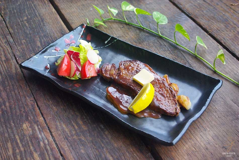 和食器 長角皿 おうちで串揚げパーティー 丸ごとほっけ皿 大皿 31.5×17×2.6cm 黒ブラック 紅白流し  :S0021950:白いごはん器のお店 ライスボール 通販 