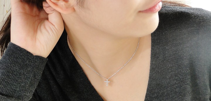 ジュエリー⭐︎ダイヤD0.12ct 十字架モチーフペンダントネックレス　K10wg TAKE-UP ONLINE SHOP/テイクアップ公式オンラインショップ / K10