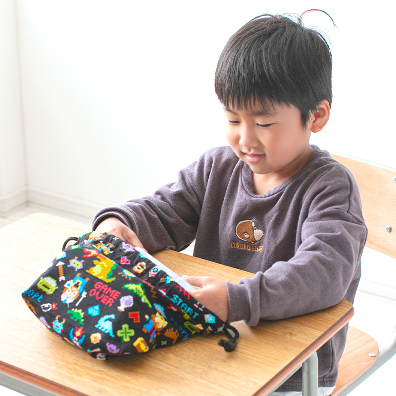 ランチ巾着 お弁当袋 給食袋 巾着 子供 18.5cm×29cm 巾着袋 大きめサイズ 大きいサイズ 男の子 女の子 小学校 お弁当入れ マチ有 かわいい シンプル (在庫限り)