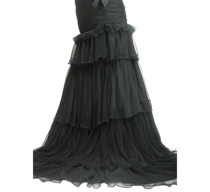 ロングドレスロングトレーン有りゴージャスフリル裾引きずる