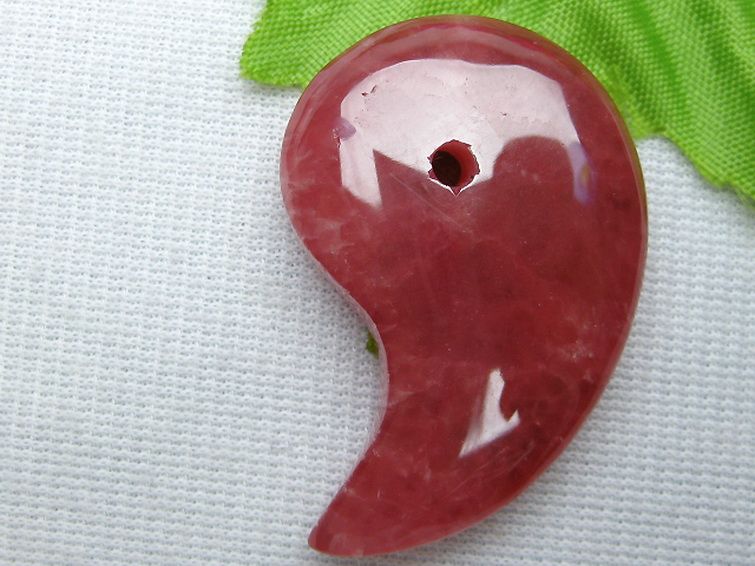 勾玉（北海道インカローズ） 北海道稲倉産ロードクロサイト AAA 勾玉 】 インカローズ バラ色