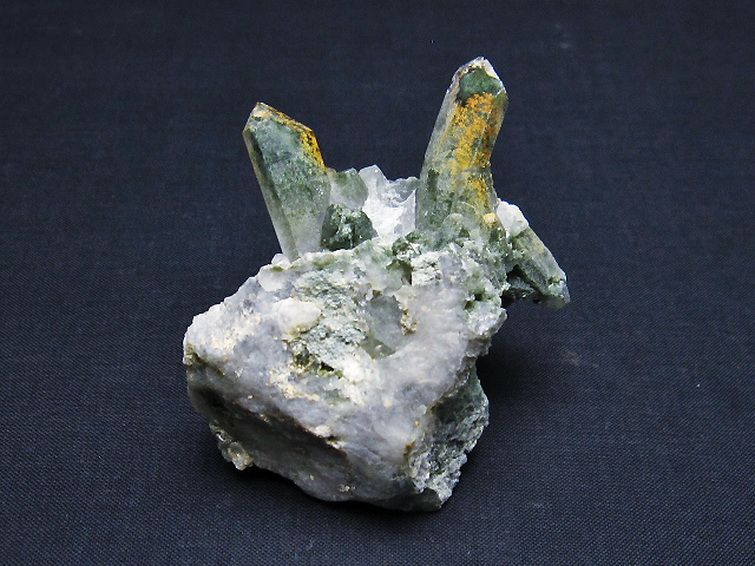 グリーンファントムクォーツ　クラスター アメリカ産 [t126-7834] 1枚目