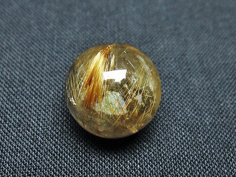 ゴールドタイチンルチル入り 水晶 丸玉 14mm [t145-2310] 1枚目