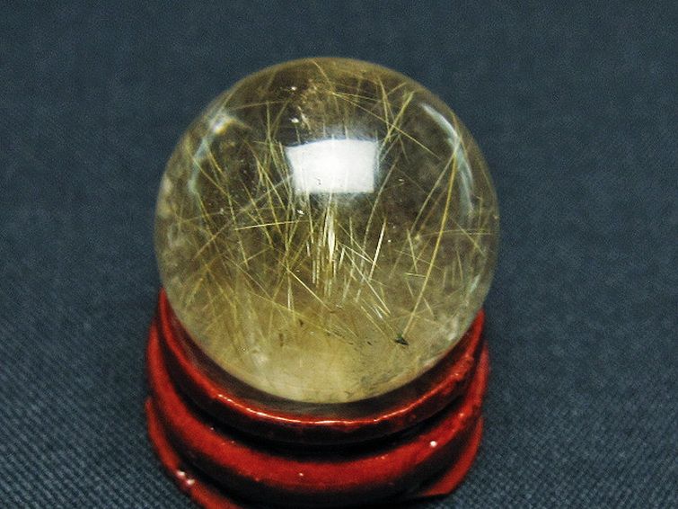 ゴールドタイチンルチル入り 水晶 丸玉 23mm [t145-2407] 3枚目