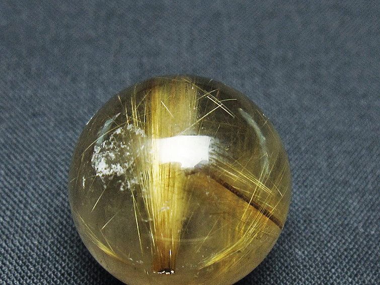 ゴールドタイチンルチル入り 水晶 丸玉 23mm [t145-2492] 2枚目