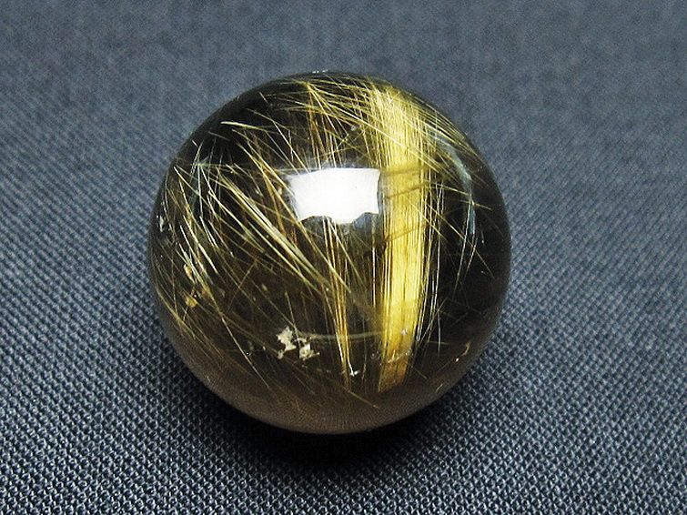 ゴールドタイチンルチル入り 水晶 丸玉 23mm [t145-2503] 1枚目