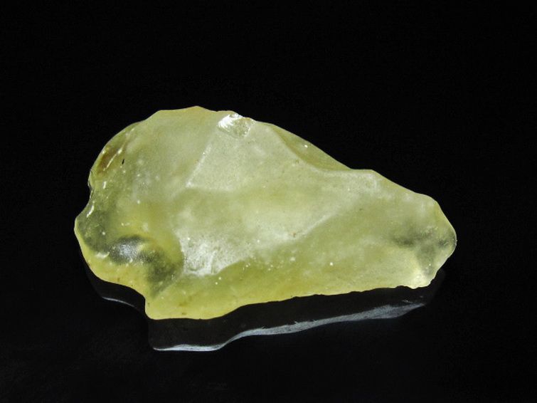 リビアングラス 原石 [t145-2708] 1枚目