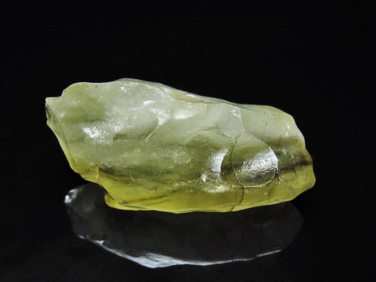 リビアングラス 原石 [t145-2709] 1枚目