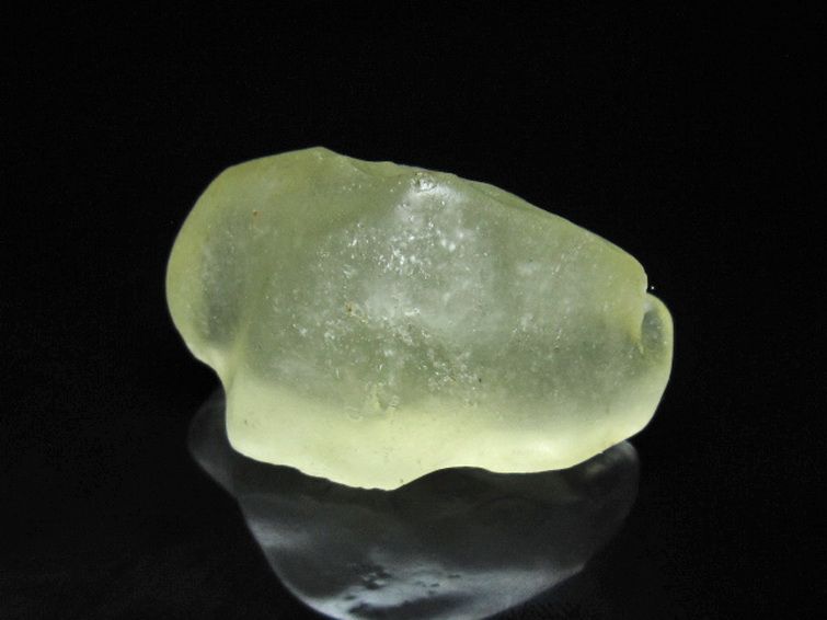 リビアングラス 原石 [t145-2715]