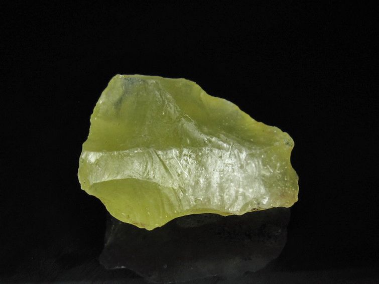 リビアングラス 原石 [t145-2721] 1枚目