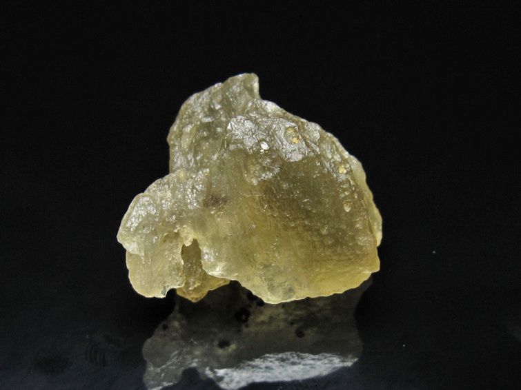 リビアングラス 原石 [t145-2736] 1枚目