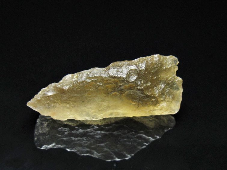 リビアングラス 原石 [t145-2750] 1枚目