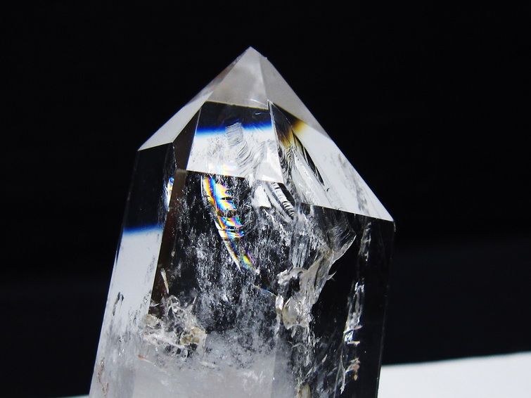 虹入り ヒマラヤ水晶 六角柱[t222-2533]