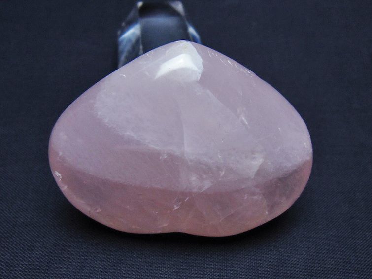 ローズクォーツハート 置物[T225-8501] 3枚目