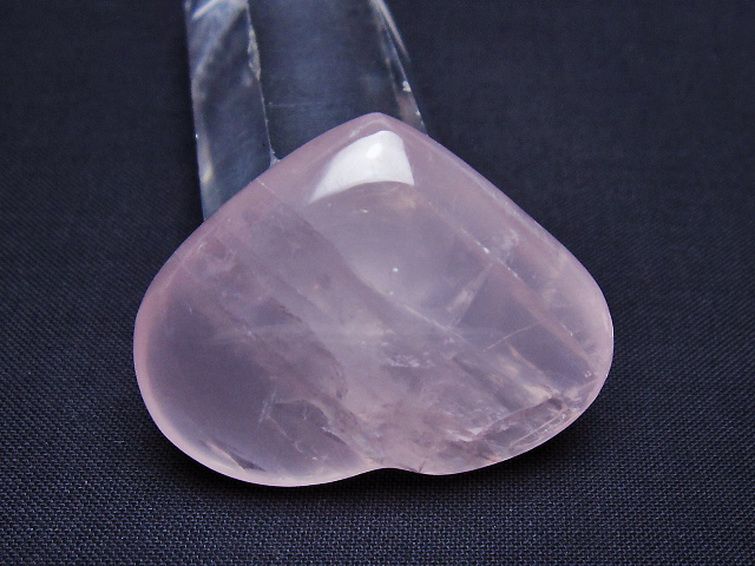 ローズクォーツハート 置物[T225-8576] 3枚目