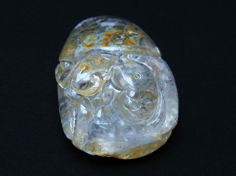 ヒマラヤ水晶 手彫り 魚 置物 [t261-1138] 1枚目