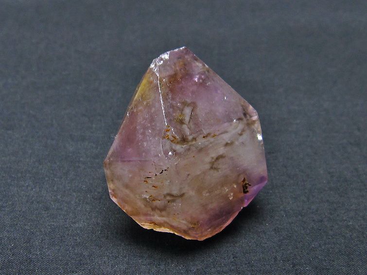 アメジストカテドラルライブラリー 水晶 原石[T299-3947] 1枚目