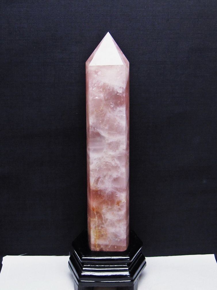 1.1Kg ローズクォーツ 六角柱 [t332-6111] 1枚目